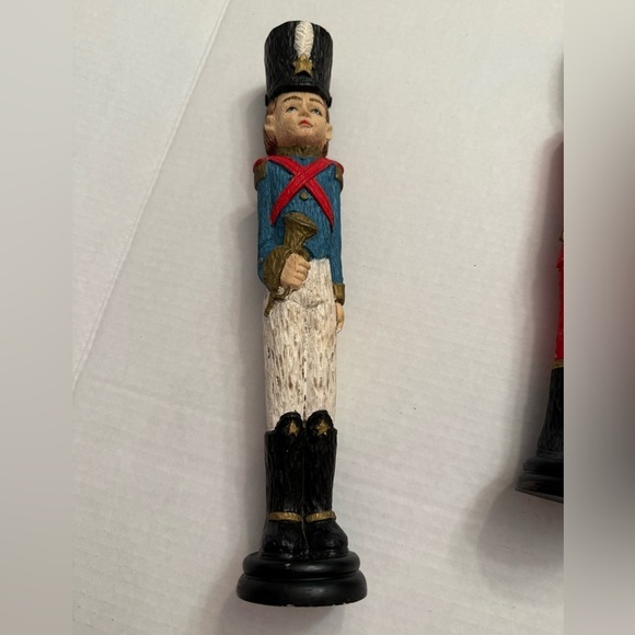 Vntg Set Red Uniformed Wood Look Resin Figurine Guard & Blue Soldier W/Bugle 12 - Picture 3 of 11